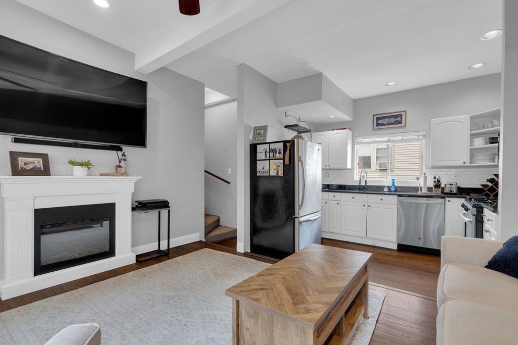 2 bed, 2 bath apartment for rent at 269 Bolton St Unit 1, South Boston — photo 4 of 15