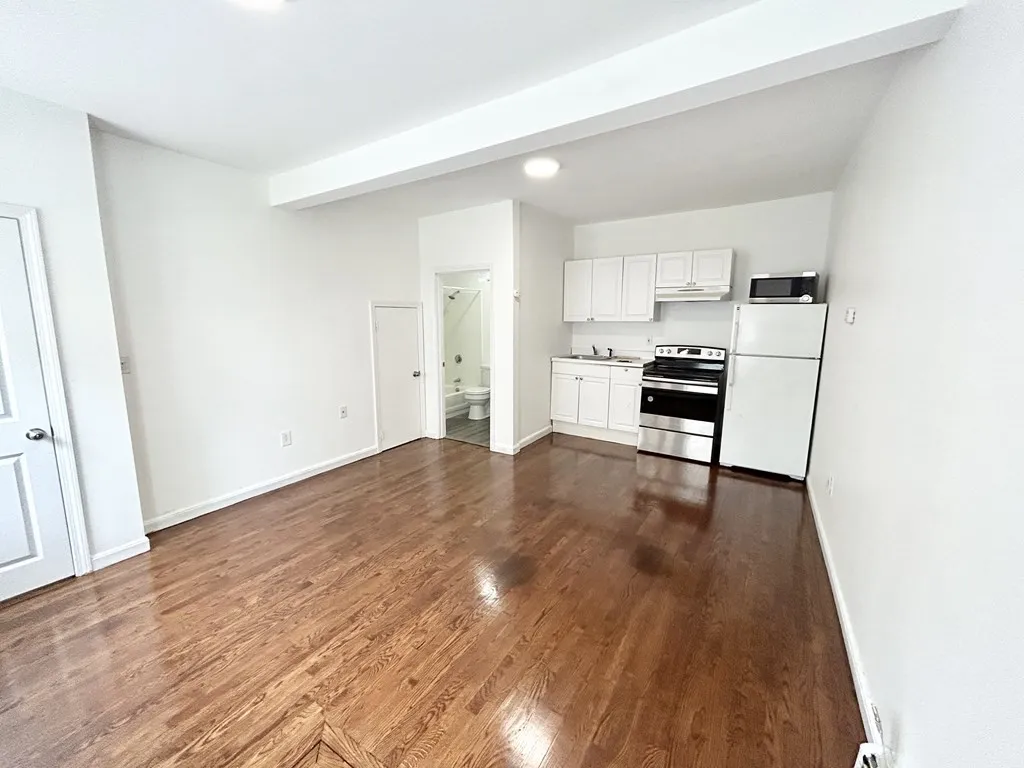 Studio bed, 1 bath apartment for rent at 269 Bolton St Unit 2A, South Boston — photo 2 of 3