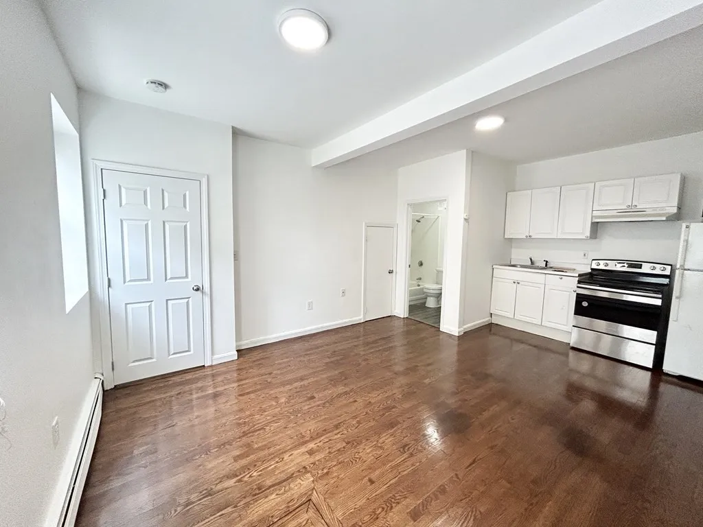 Studio bed, 1 bath apartment for rent at 269 Bolton St Unit 2A, South Boston — photo 1 of 3