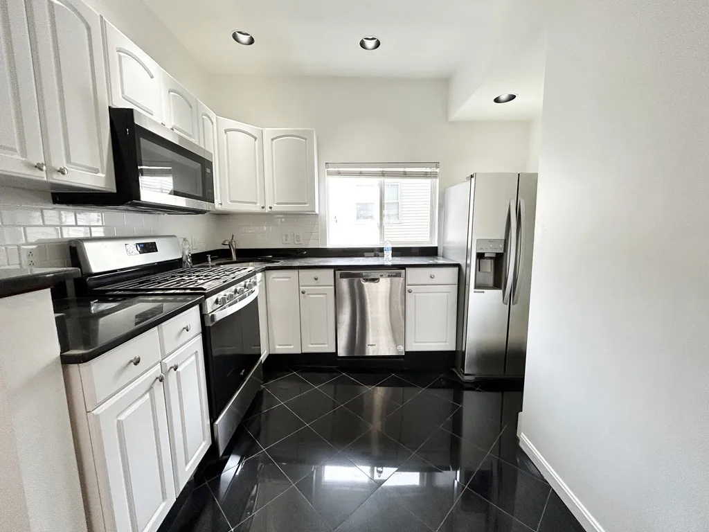 2 bed, 1.5 bath apartment for rent at 269 Bolton St Unit 2B, South Boston — photo 1 of 10