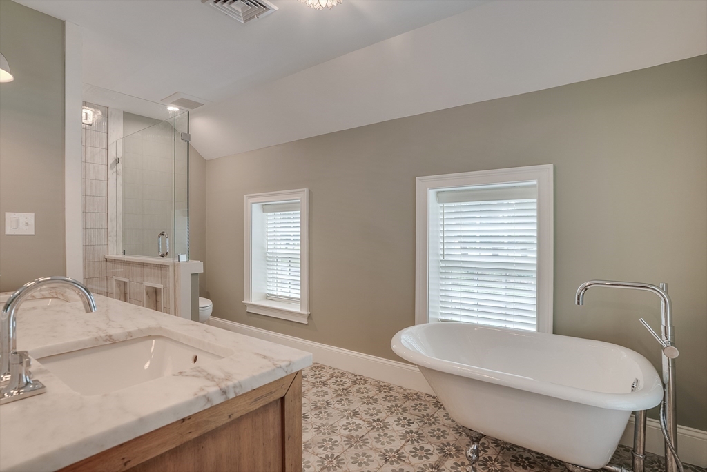 4 bed, 3 bath apartment for rent at 269 Dudley Rd Unit -, Bedford — photo 18 of 34