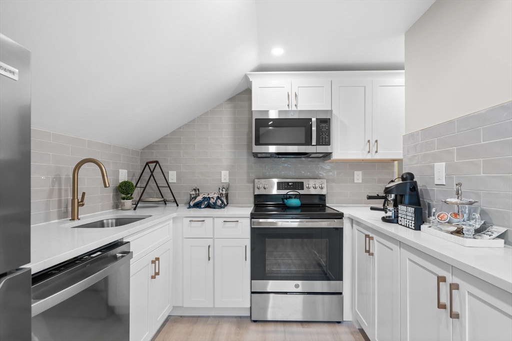 2 bed, 1 bath apartment for rent at 269 Franklin St Unit 2, Quincy — photo 2 of 14