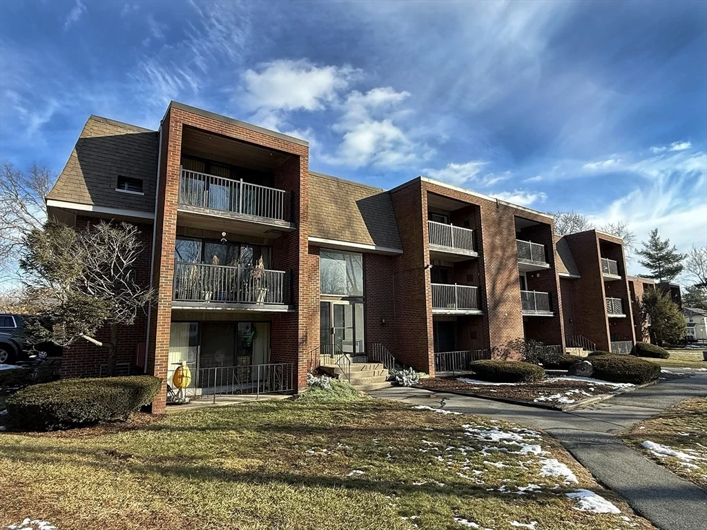 2 bed, 1 bath apartment for rent at 269 Lake St Unit 3, Weymouth — photo 1 of 18