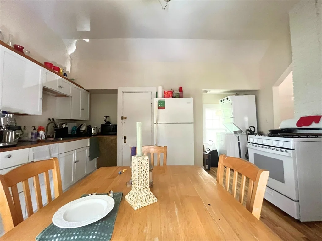 4 bed, 1 bath apartment for rent at 269 Lamartine St Unit 2, Jamaica Plain — photo 9 of 34