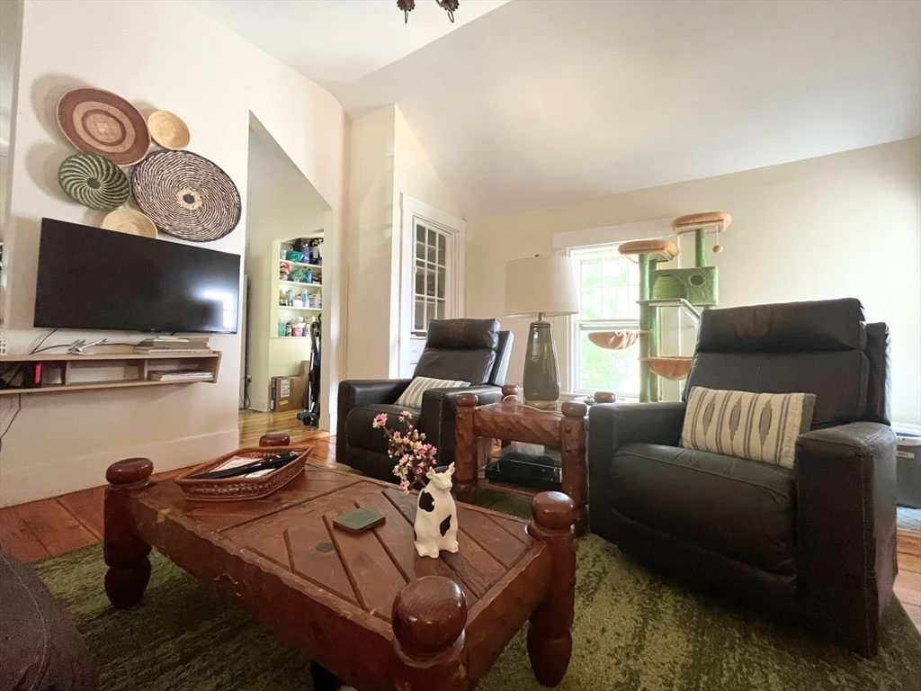 4 bed, 1 bath apartment for rent at 269 Lamartine St Unit 2, Jamaica Plain — photo 3 of 34