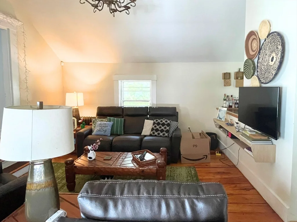 4 bed, 1 bath apartment for rent at 269 Lamartine St Unit 2, Jamaica Plain — photo 5 of 34