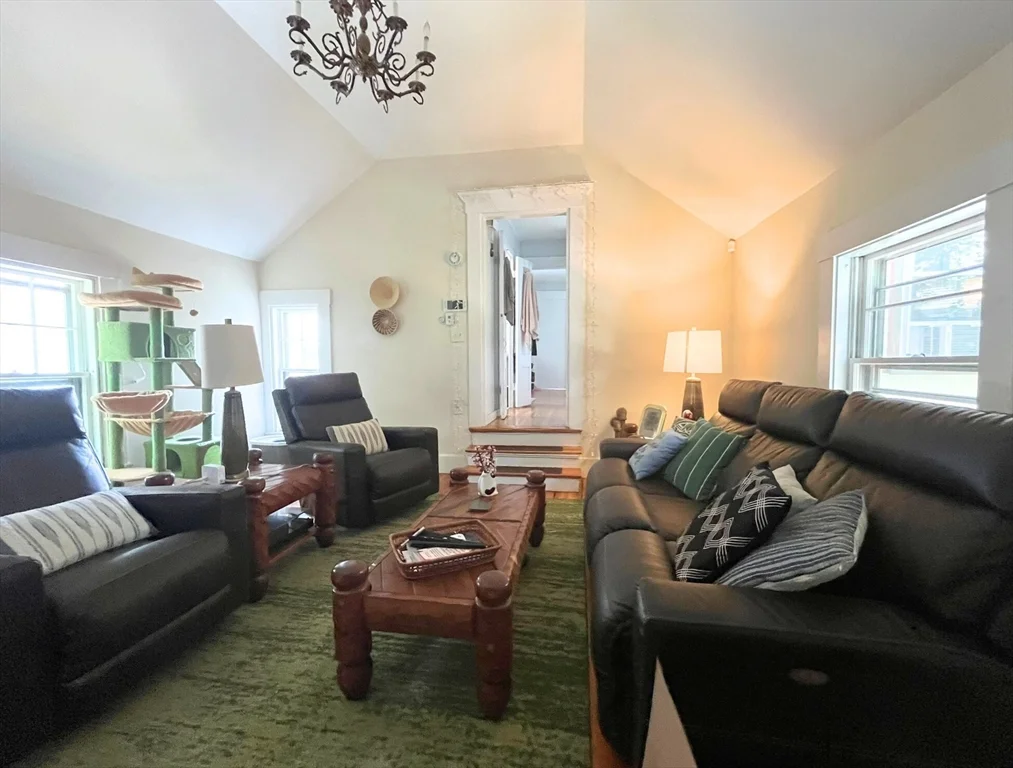 4 bed, 1 bath apartment for rent at 269 Lamartine St Unit 2, Jamaica Plain — photo 4 of 34