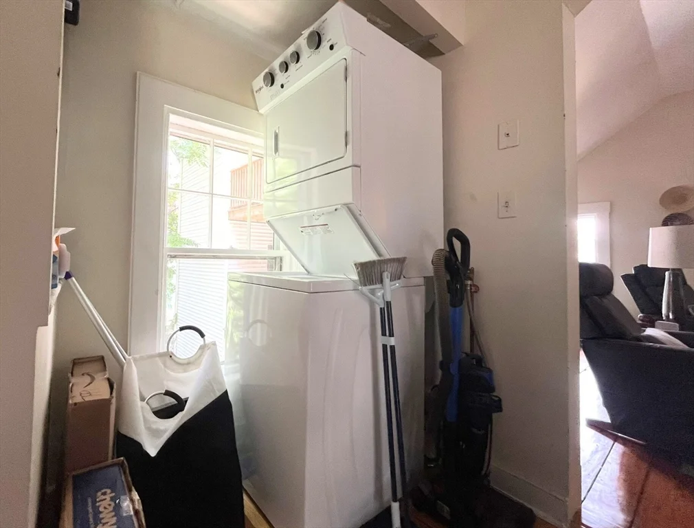 4 bed, 1 bath apartment for rent at 269 Lamartine St Unit 2, Jamaica Plain — photo 10 of 34