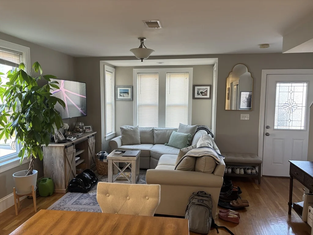 3 bed, 1 bath apartment for rent at 269 Minot Unit 1, Dorchester — photo 2 of 16