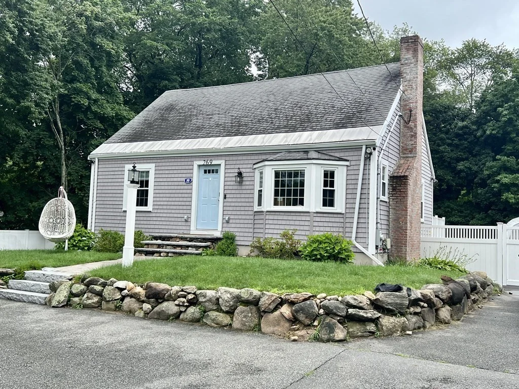 4 bed, 1 bath apartment for rent at 269 North Rd Unit -, Bedford