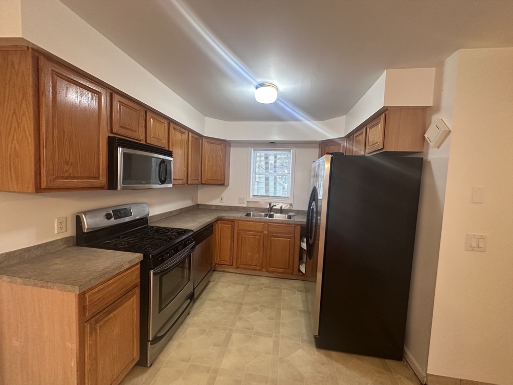3 bed, 2 bath apartment for rent at 269 Norwell St Unit 2, Dorchester — photo 2 of 21