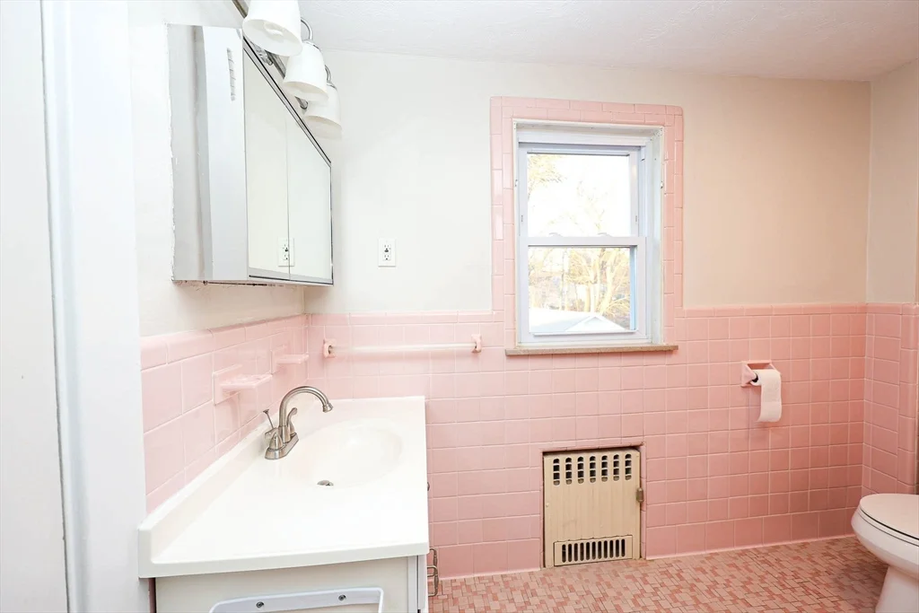 3 bed, 1 bath apartment for rent at 269 Pond St, Braintree — photo 13 of 22