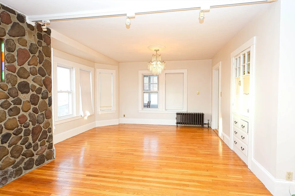 3 bed, 1 bath apartment for rent at 269 Pond St, Braintree — photo 2 of 22