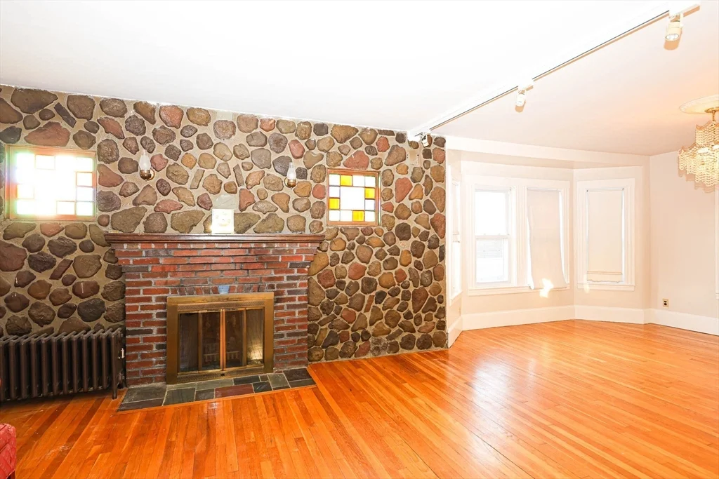 3 bed, 1 bath apartment for rent at 269 Pond St, Braintree — photo 3 of 22
