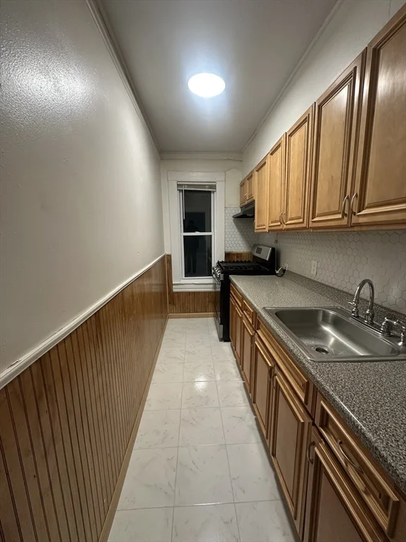 3 bed, 1 bath apartment for rent at 269 South Broadway Unit 2, Lawrence — photo 8 of 12