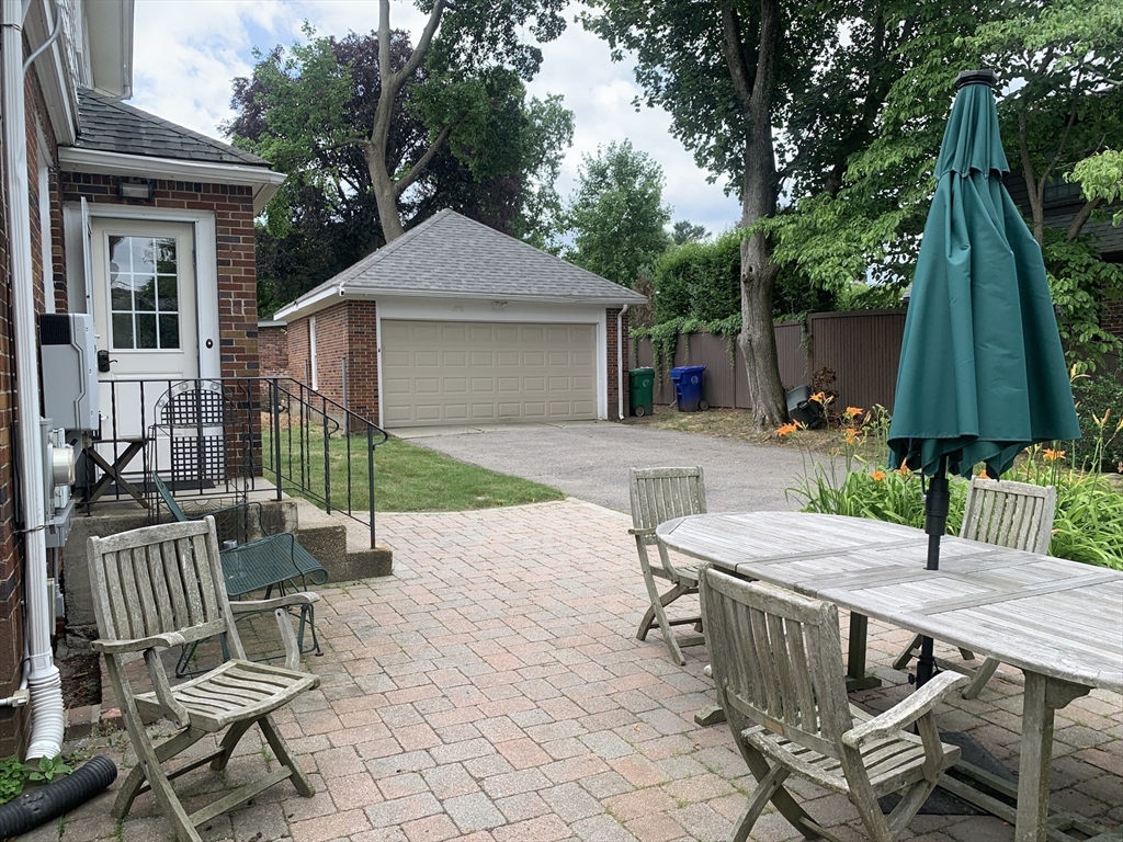 4 bed, 3 bath apartment for rent at 269 Waltham St, Newton — photo 3 of 30