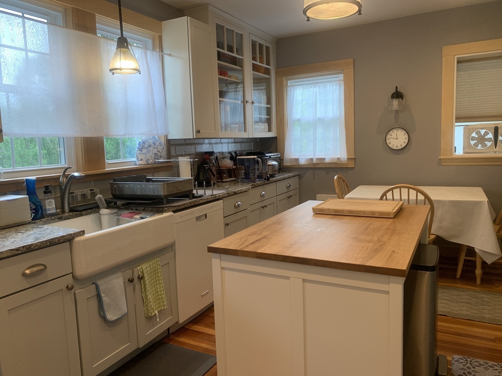 4 bed, 3 bath apartment for rent at 269 Waltham St, Newton — photo 15 of 30