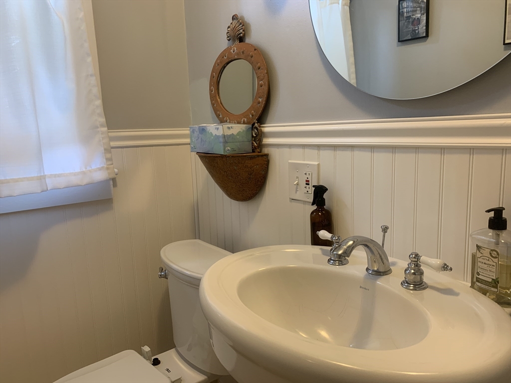 4 bed, 3 bath apartment for rent at 269 Waltham St, Newton — photo 28 of 30