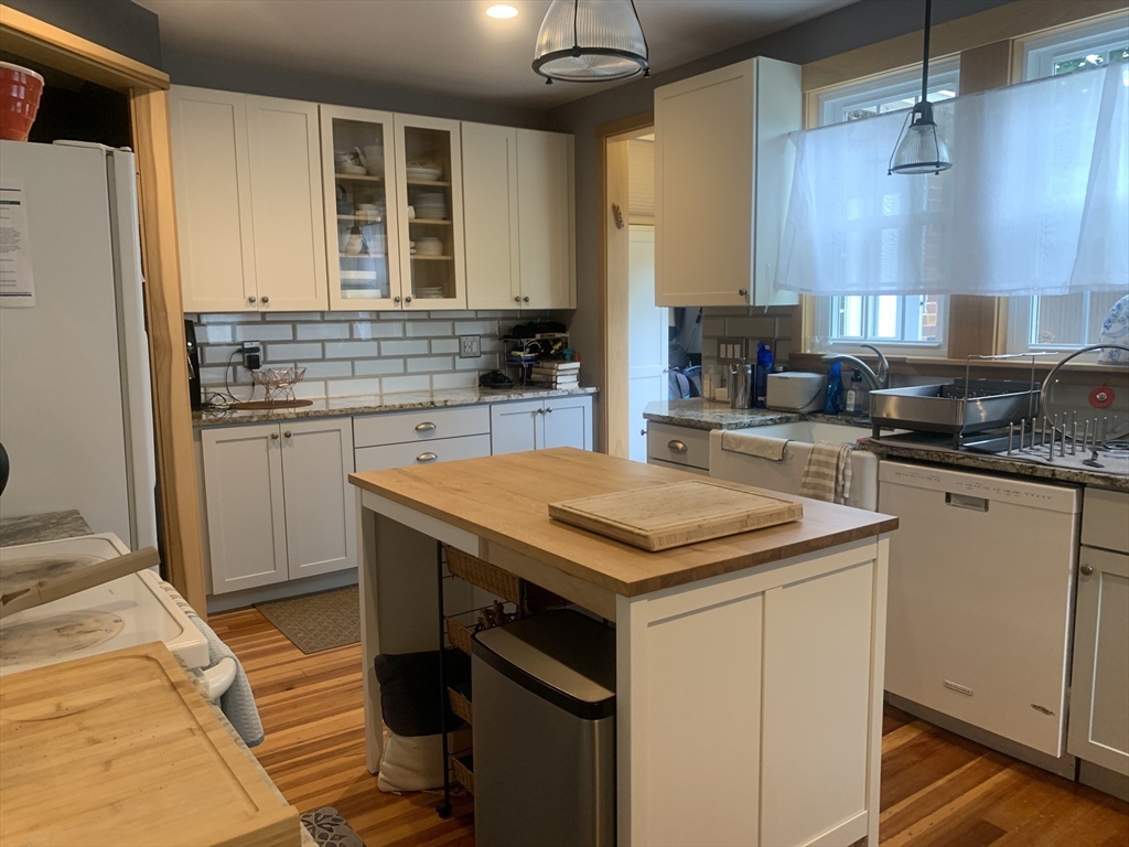 4 bed, 3 bath apartment for rent at 269 Waltham St, Newton — photo 14 of 30