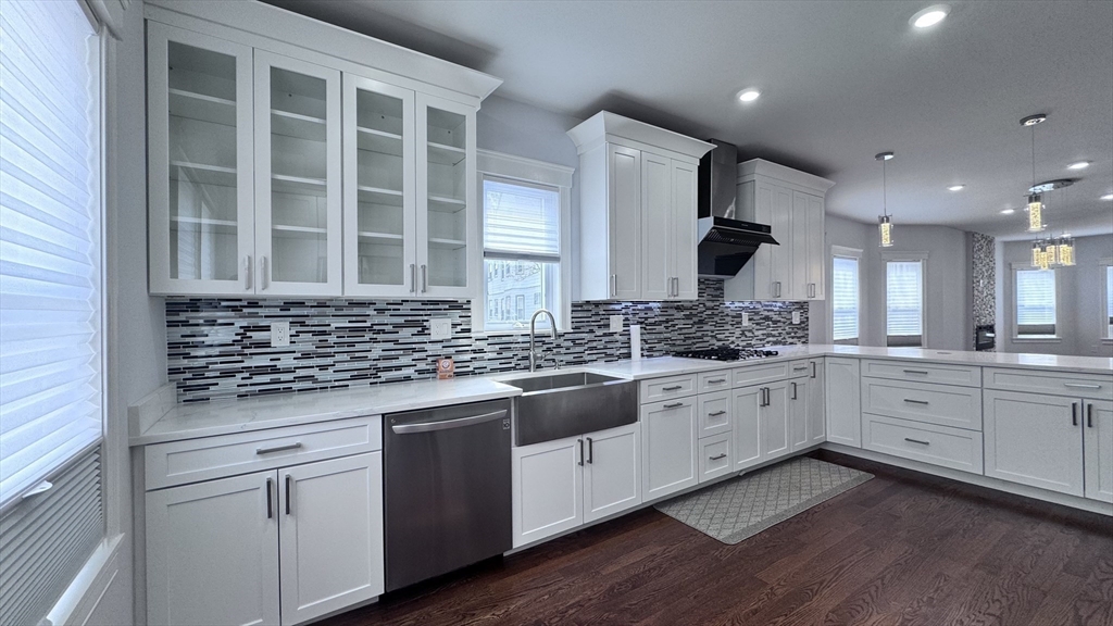 3 bed, 3 bath apartment for rent at 27-29 Aberdeen Rd Unit 1, Somerville — photo 3 of 30