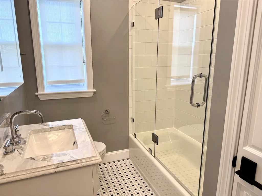 1 bed, 1 bath apartment for rent at 27-29 Commonwealth Ave Unit 6, Chestnut Hill — photo 5 of 7