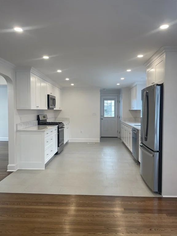4 bed, 2 bath apartment for rent at 27-29 Crescent Rd Unit 27, Belmont — photo 5 of 19