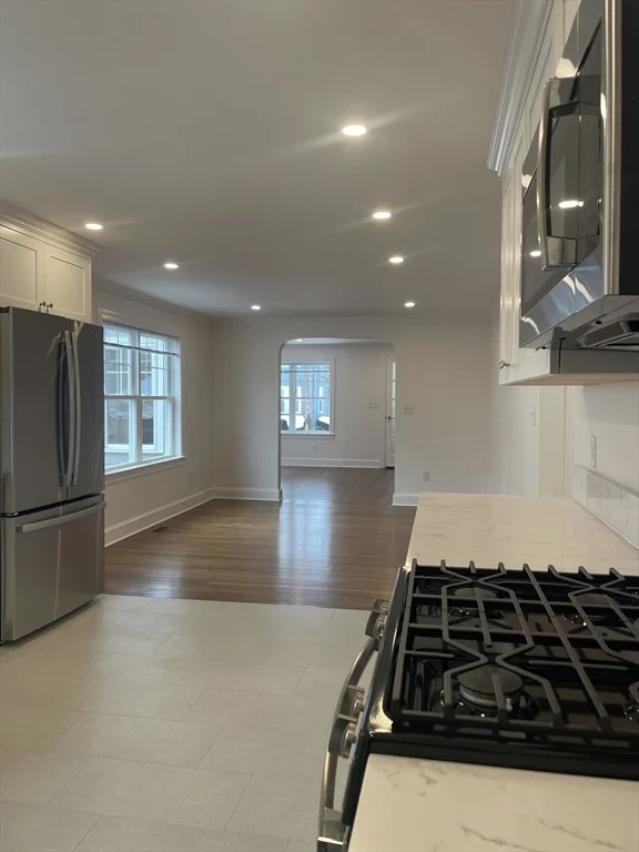 4 bed, 2 bath apartment for rent at 27-29 Crescent Rd Unit 27, Belmont — photo 4 of 19