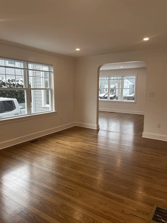 4 bed, 2 bath apartment for rent at 27-29 Crescent Rd Unit 27, Belmont — photo 3 of 19