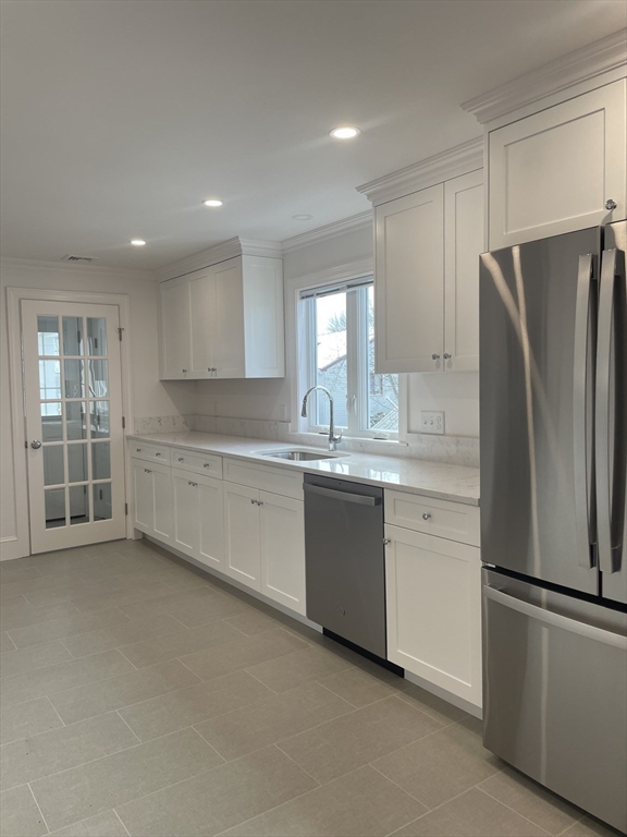 4 bed, 2 bath apartment for rent at 27-29 Crescent Rd Unit 29, Belmont — photo 6 of 21