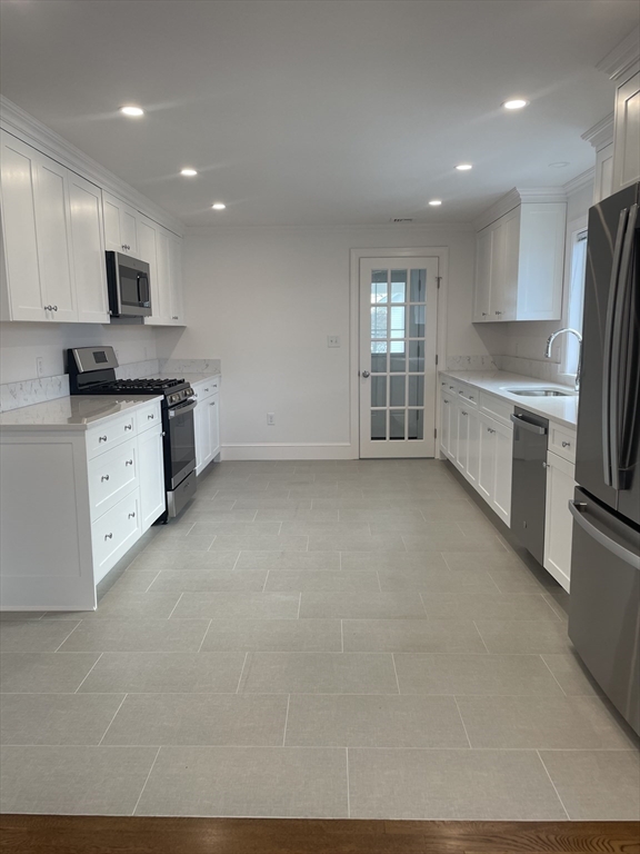 4 bed, 2 bath apartment for rent at 27-29 Crescent Rd Unit 29, Belmont — photo 7 of 21