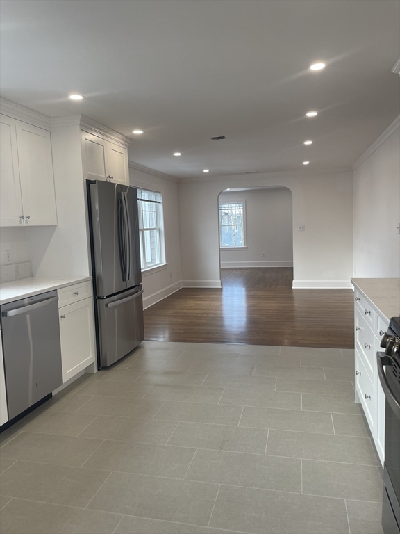 4 bed, 2 bath apartment for rent at 27-29 Crescent Rd Unit 29, Belmont — photo 8 of 21