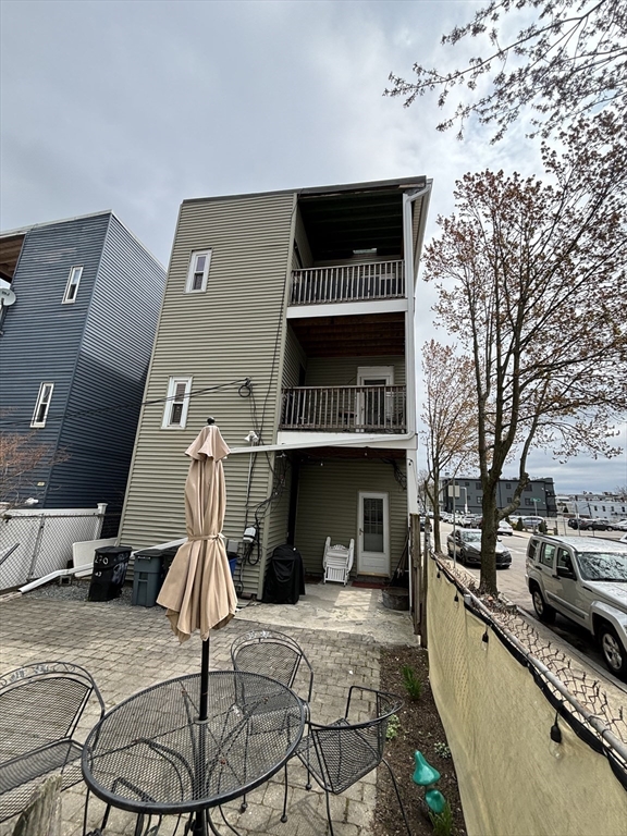 3 bed, 1 bath apartment for rent at 27-29 O St Unit 2, South Boston — photo 4 of 18