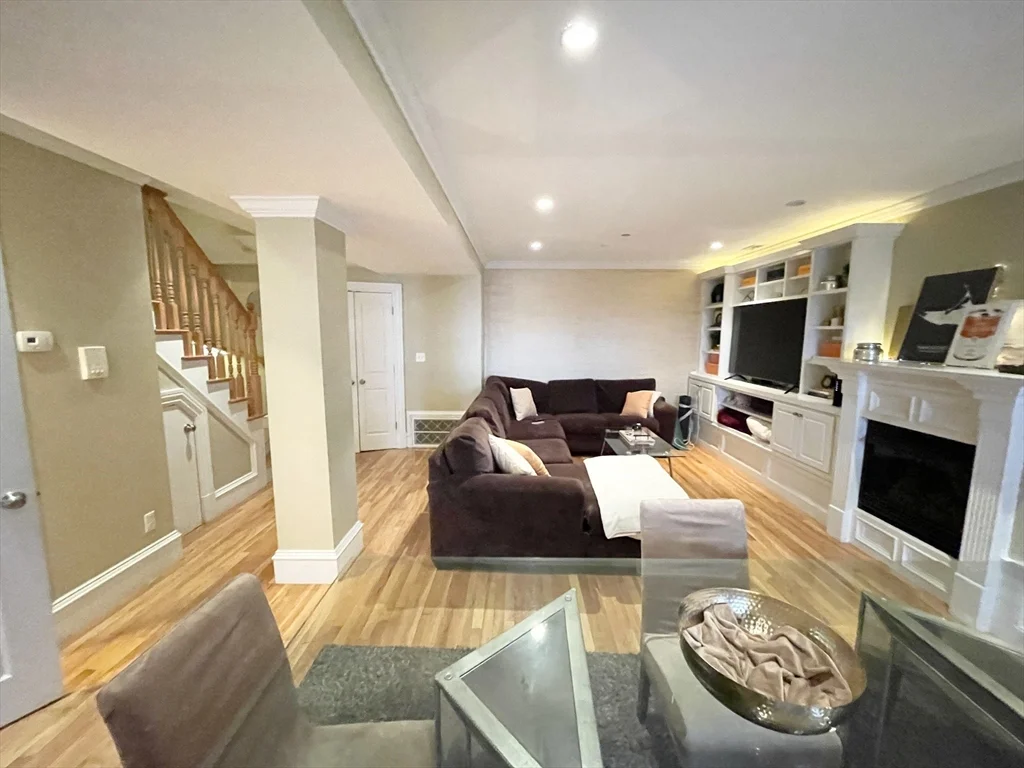 3 bed, 2 bath apartment for rent at 27 Telegraph St Unit Street, South Boston — photo 4 of 22