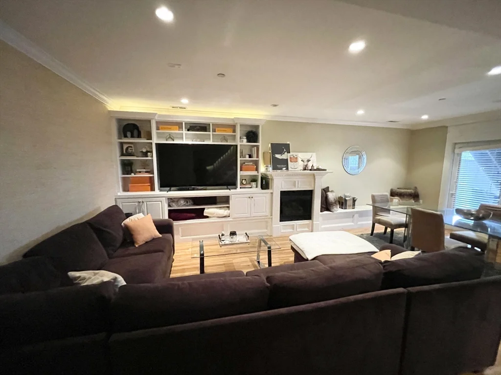 3 bed, 2 bath apartment for rent at 27 Telegraph St Unit Street, South Boston — photo 6 of 22