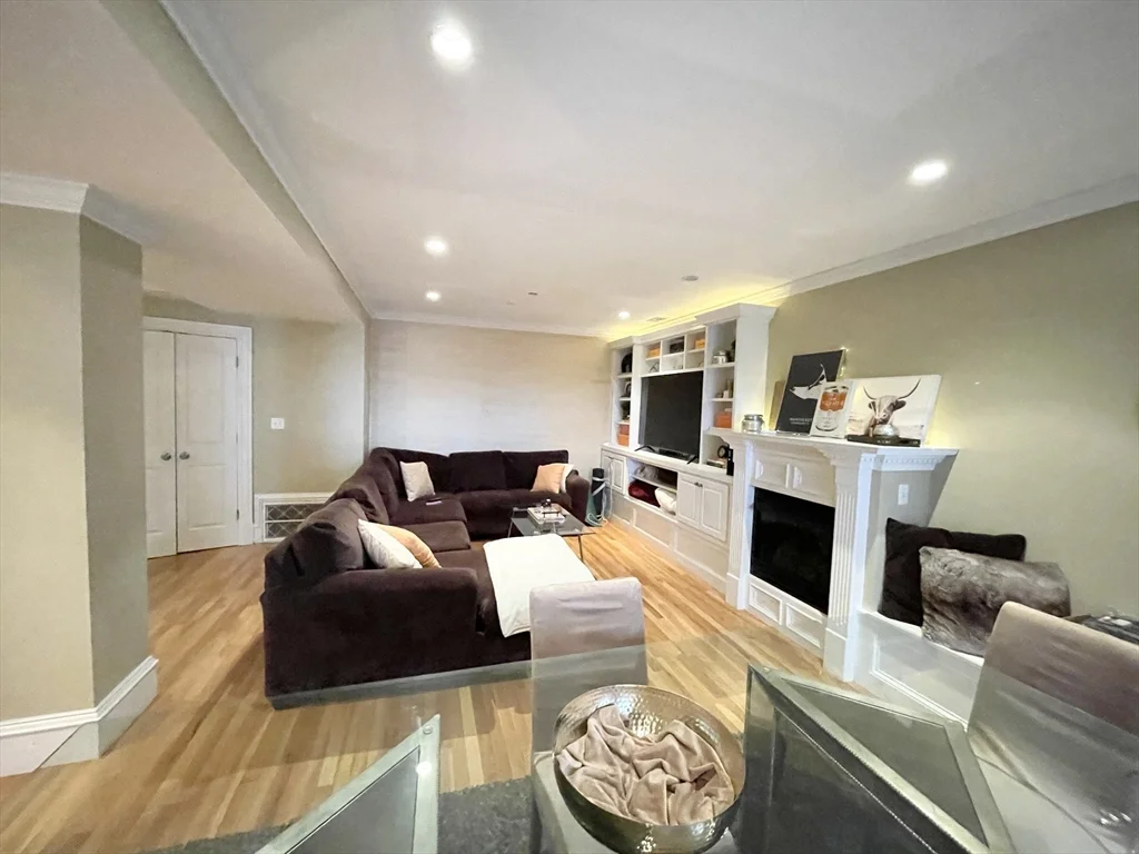 3 bed, 2 bath apartment for rent at 27 Telegraph St Unit Street, South Boston — photo 5 of 22
