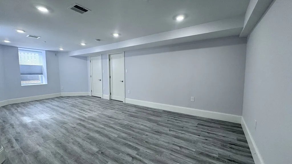 3 bed, 3 bath apartment for rent at 27-29 Aberdeen Rd Unit 1, Powder House Square — photo 19 of 30