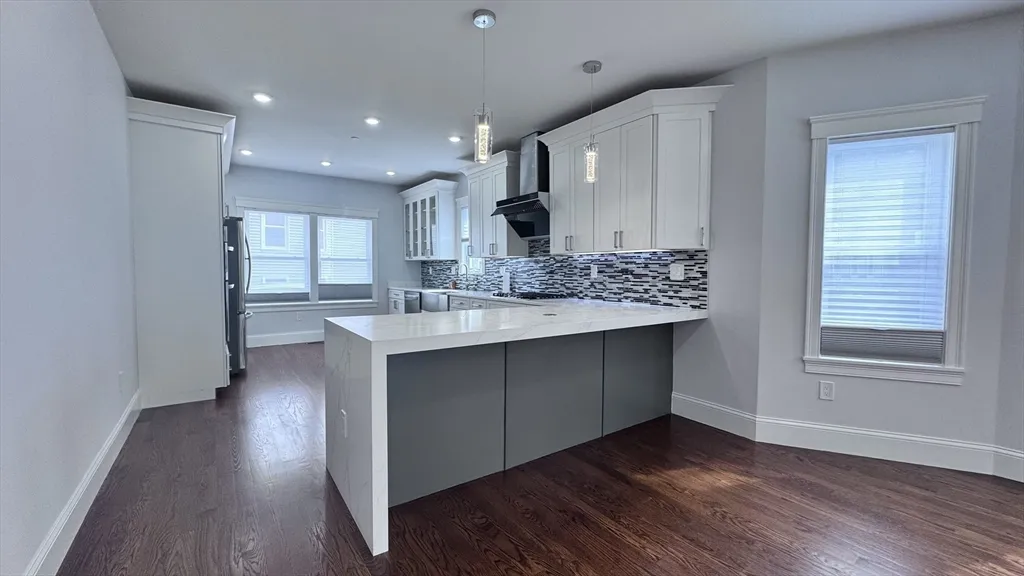 3 bed, 3 bath apartment for rent at 27-29 Aberdeen Rd Unit 1, Powder House Square — photo 10 of 30