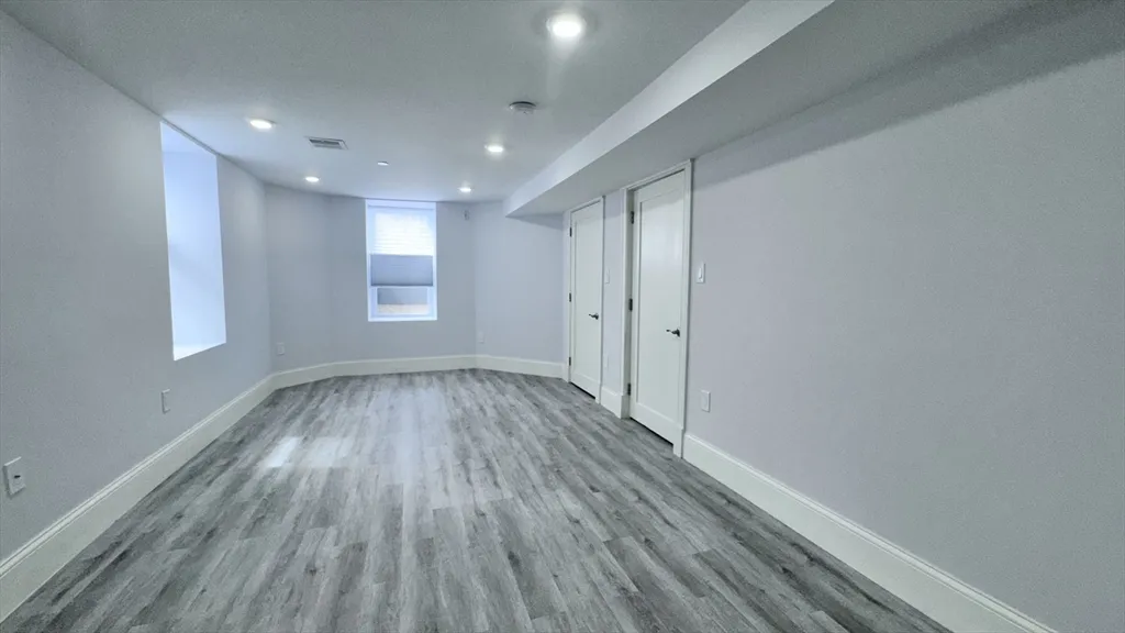 3 bed, 3 bath apartment for rent at 27-29 Aberdeen Rd Unit 1, Powder House Square — photo 20 of 30