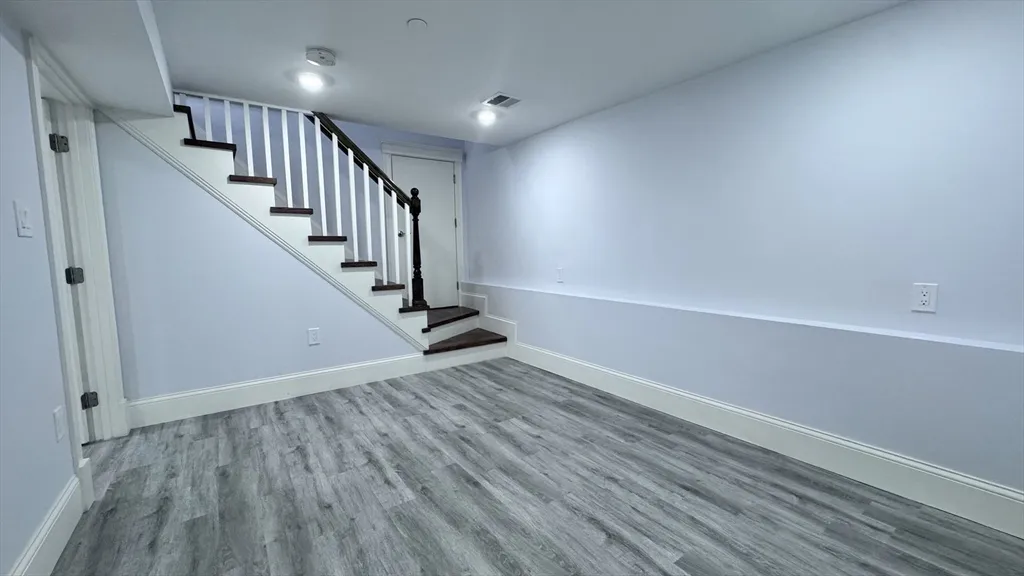 3 bed, 3 bath apartment for rent at 27-29 Aberdeen Rd Unit 1, Powder House Square — photo 26 of 30