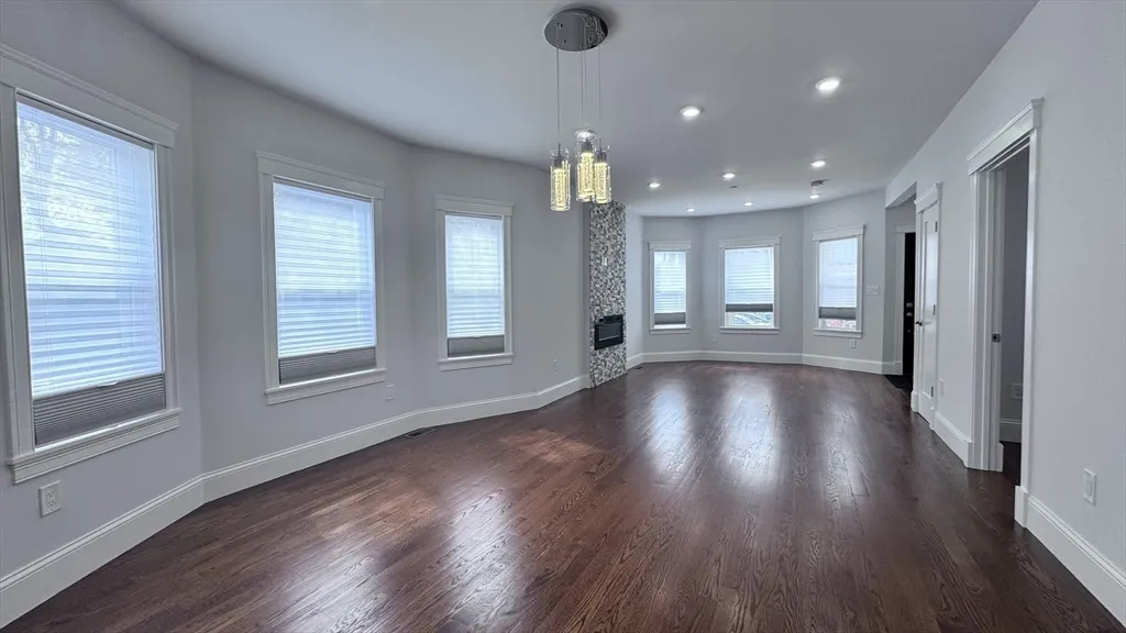 3 bed, 3 bath apartment for rent at 27-29 Aberdeen Rd Unit 1, Powder House Square — photo 6 of 30