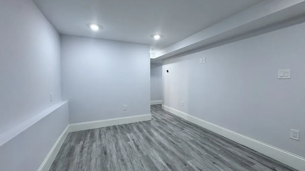 3 bed, 3 bath apartment for rent at 27-29 Aberdeen Rd Unit 1, Powder House Square — photo 27 of 30
