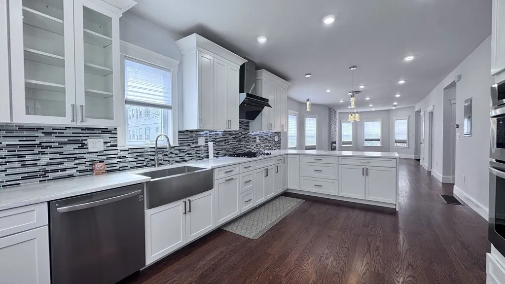3 bed, 3 bath apartment for rent at 27-29 Aberdeen Rd Unit 1, Powder House Square — photo 4 of 30