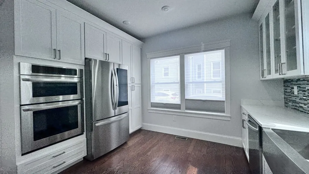 3 bed, 3 bath apartment for rent at 27-29 Aberdeen Rd Unit 1, Powder House Square — photo 9 of 30
