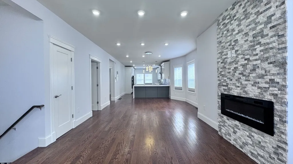 3 bed, 3 bath apartment for rent at 27-29 Aberdeen Rd Unit 1, Powder House Square — photo 12 of 30