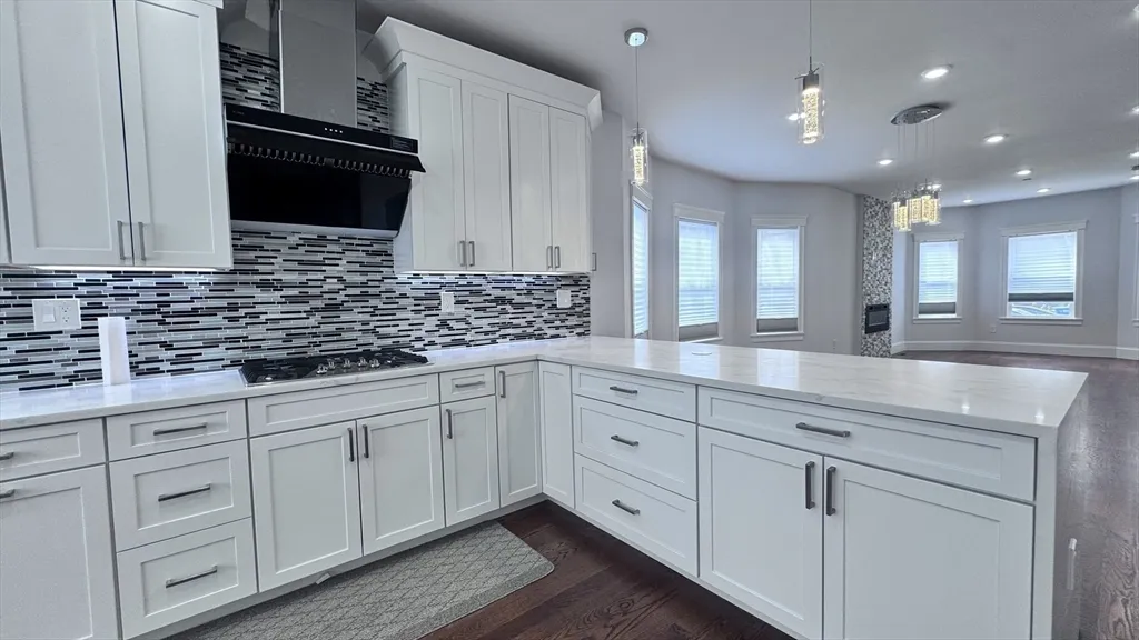 3 bed, 3 bath apartment for rent at 27-29 Aberdeen Rd Unit 1, Powder House Square — photo 5 of 30