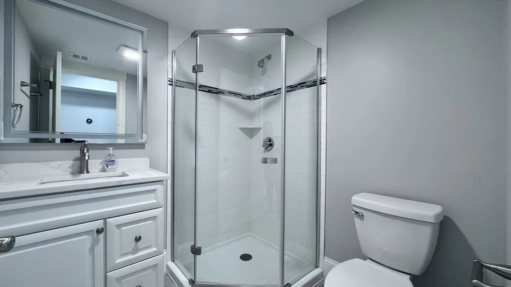3 bed, 3 bath apartment for rent at 27-29 Aberdeen Rd Unit 1, Powder House Square — photo 25 of 30