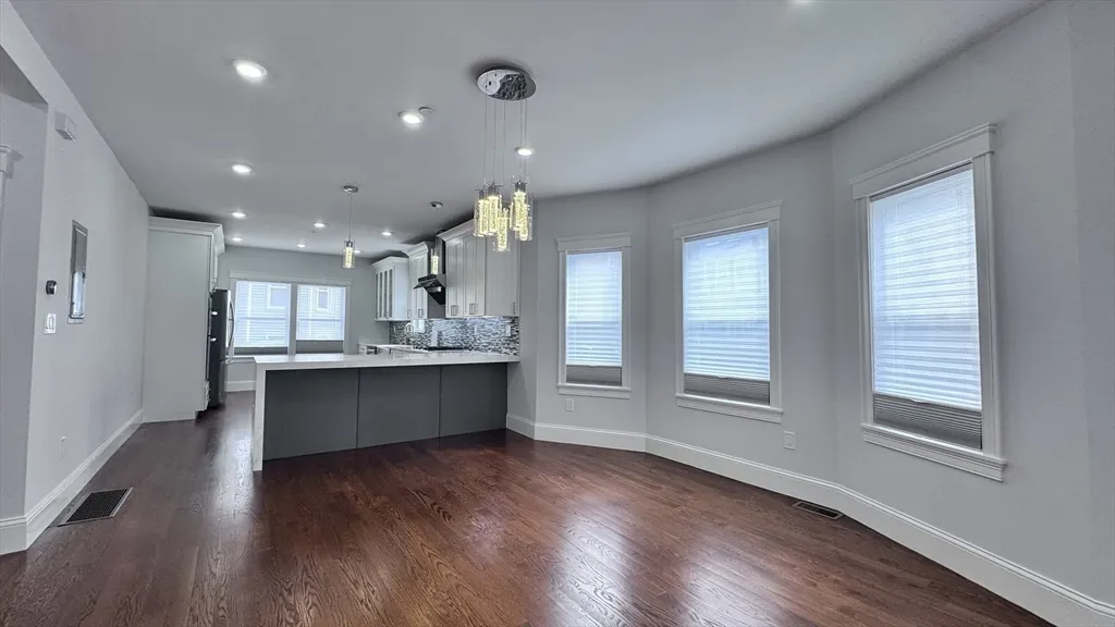 3 bed, 3 bath apartment for rent at 27-29 Aberdeen Rd Unit 1, Powder House Square — photo 8 of 30