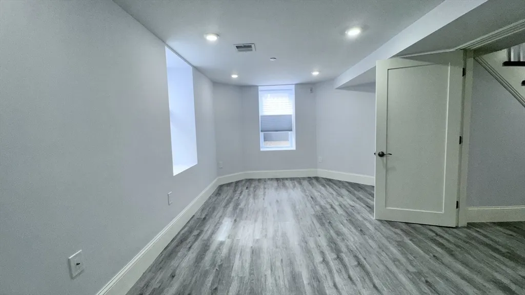 3 bed, 3 bath apartment for rent at 27-29 Aberdeen Rd Unit 1, Powder House Square — photo 18 of 30