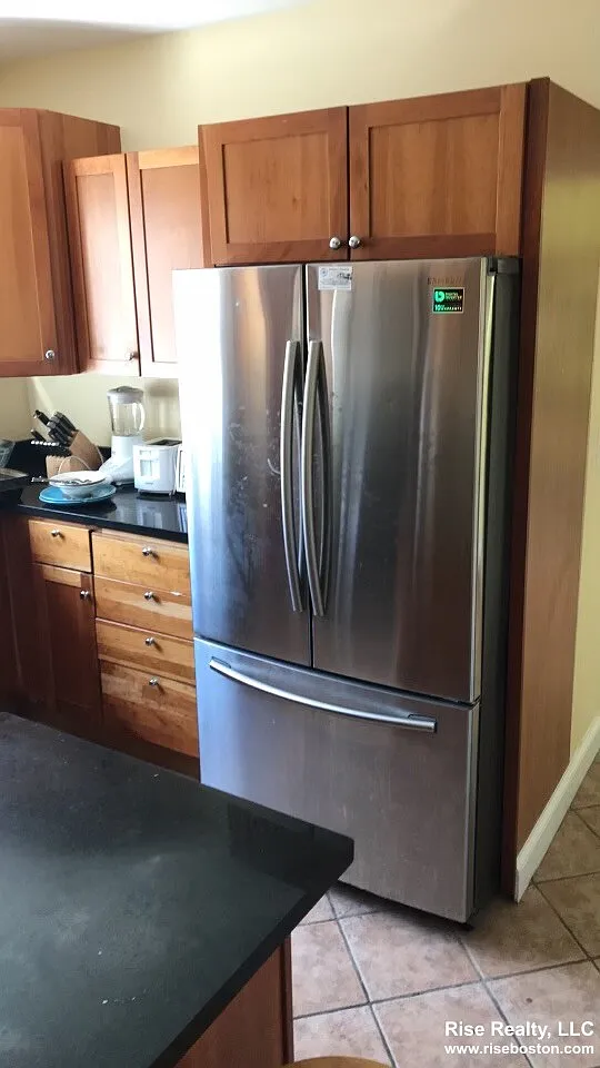 5 bed, 2 bath apartment for rent at 27 Albion Pl Unit 2, Powder House Square — photo 4 of 26