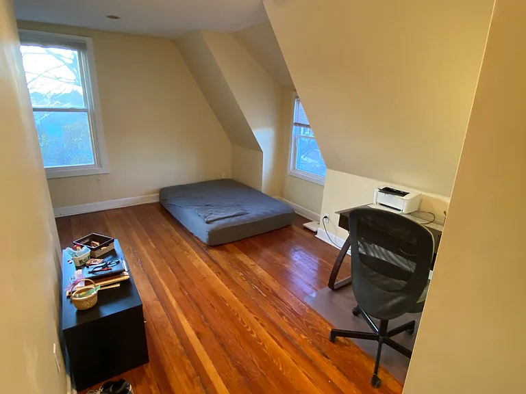 5 bed, 2 bath apartment for rent at 27 Albion Pl Unit 2, Powder House Square — photo 14 of 26